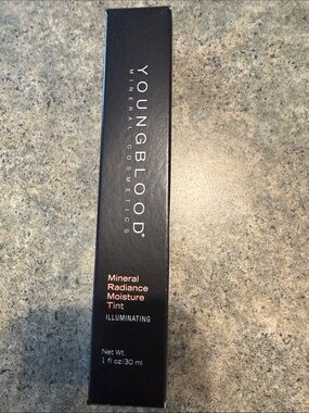 Youngblood Mineral Radiance Moisture Tint - Illuminating (Cream)